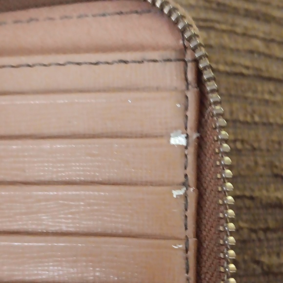 Fossil Two-Toned  Wallet - Picture 6 of 6